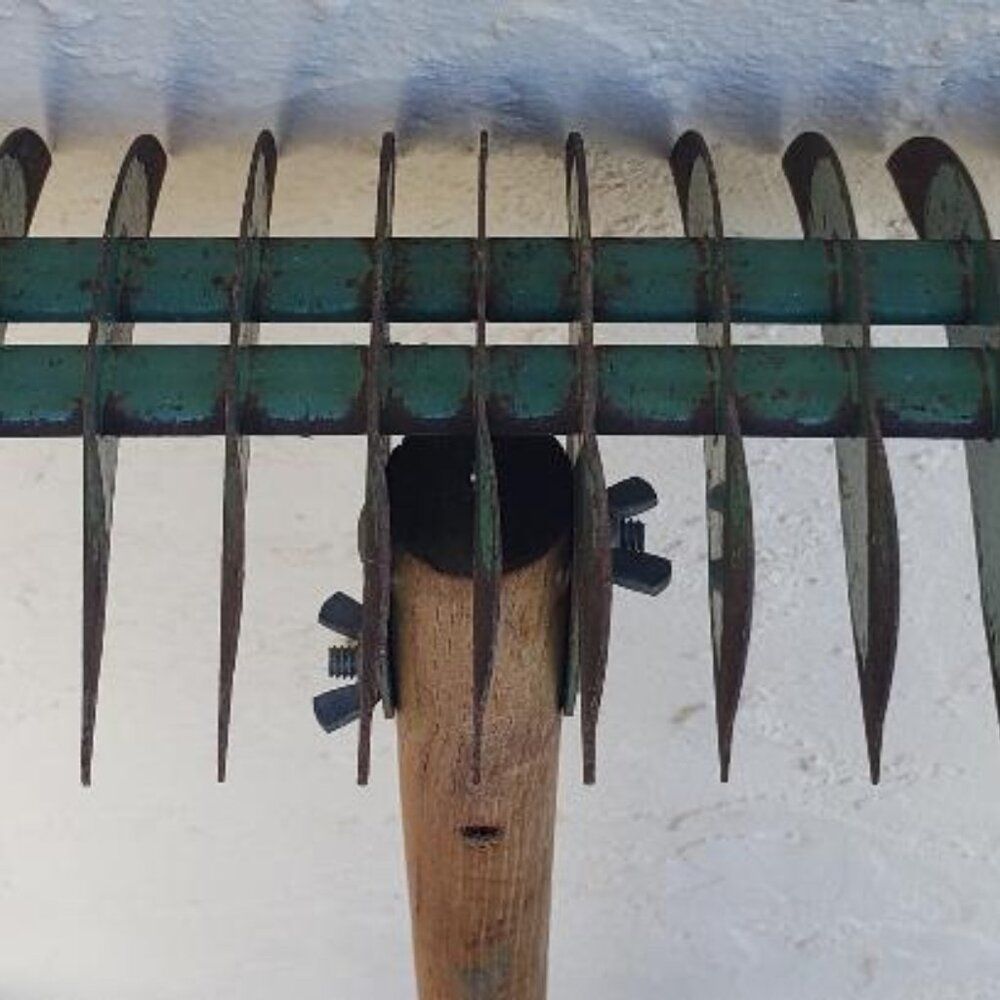 Vintage RUSTIC Garden Scarifier THATCH Rake Head Lawn Aerate Soil W/POLE 55"